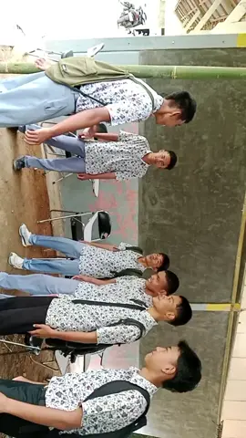yg cowok ga mau kalah.. 