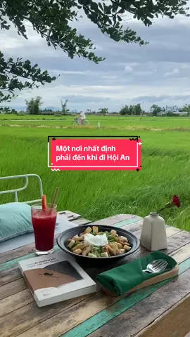 Lần nào đến Hội An mình cũng qua quán này. Nhiều du khách Việt ko biết nhưng chỗ này là must try của khách Tây khi đến Hội An rồi. Đồ ăn ngon, đồ uống cũng ok. Mình có thể nằm dài cả buổi chiều đọc sách, ngủ khì tại đây hoặc đơn giản là ko làm gì cả. Ngồi ngắm những cơn gió thổi qua cánh đồng, ngửi mùi đất, mùi lúa, mùi trời, mùi mây ... là đủ #tuandaojourney #tuandaophoto #rovingchillhouse #hoian #vietnam 