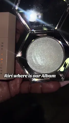 This diamond bomb highlighter is everything and  bronzer pair with it is perfect @Fenty Beauty #contour#fentysuperbrandday #tiktokshopcreatorpicks #fentynewarrivals #fentybeauty 