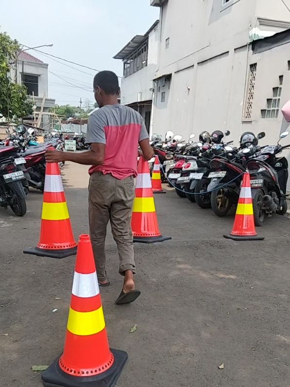 Traffic Cone 75cm Kerucut Lalulintas jalan pembatas area #trafik #cone #trafik #murah #busrshop 