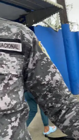 Eso es para que vean el abuso que hay con estos policía yo estando legar el quere llevarse mi motor que tiene todos sus papeles al día y él alegando ignorancia de qué yo no tengo matricula como a los beiculo fiado le dan matrícula yo teniendo mi carta de ruta al día y todos los demás decían que yo estoy legar y para el único que no estoy legar es para el por qué al parecer le gusto mi motor por qué asta el gas mando a buscar yo estando lesionado del brazo derecho y asta golpe quería darme asta cuando vamos. A seguir en esto 😖🤬🤬#paratiiiiiiiiiiiiiiiiiiiiiiiiiiiiiii #videoviral 