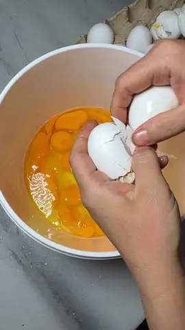 Hergün Kova Kova Yumurta Kırıyorum…😎😎 #türkiye #kahramanmaraş #yumurta #eggs #gurmemarask 