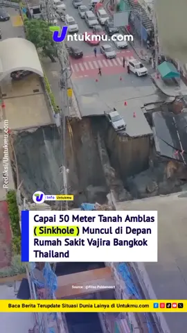 Jalan di depan sebuah rumah sakit di Bangkok, Thailand, amblas pada Rabu pagi (24/9) Kejadian ini langsung jadi sorotan publik karena memicu kepanikan, evakuasi pasien, hingga penutupan akses jalan di sekitar lokasi Insiden ini terjadi sekitar pukul 07.15 waktu setempat di depan Rumah Sakit Vajira, yang berada di Distrik Dusit, ibu kota Thailand, dilansir dari CNA, pada rabu 24/9/2025 ikuti terus untukmucom untuk mendapatkan berita dan informasi menarik lainya ! #beritahariini #sinkhole #bangkok #thailand 