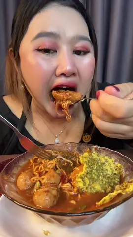 Sumpah peyek nya enak banget🤤kirim yang banyak donk😂#nentygarutkarawang #ratucabe #mukbangvideo #tiktokkarawang @Snack Istiqomah 