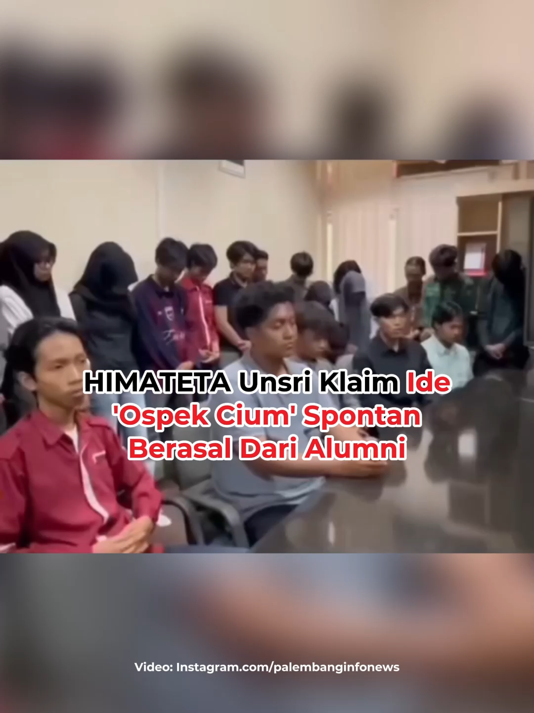 Sejumlah mahasiswa yang tergabung dalam Himpunan Mahasiswa Teknologi Pertanian (HIMATETA) Universitas Sriwijaya (Unsri) akhirnya angkat bicara terkait dugaan perpeloncoan dan pemaksaan saling cium sesama jenis dalam ospek yang dilakukan Sabtu, (20/9/2025) lalu. Video klarifikasi tersebut, disampaikan para mahasiswa usai video yang beredar viral. Mereka mengklaim jika kejadian yang terjadi atau pemaksaan mencium kening sesama Maba itu terjadi karena spontanitas untuk permainan. #IDNTimes #tiktoknews #tiktokberita #IDNTimes_NAI #tiktoktainment #TikTokNews #Viral #IDNTimesNews #Unsri #HIMATETA #Ospek #PKKMB #inforiau