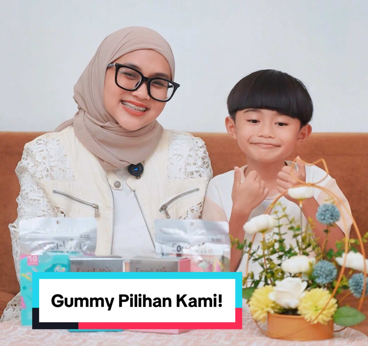 ‼️Gummy, Pilihanku Tetep Ini‼️ Rasanya gamau pindah hati, karena @Coolvita Indonesia itu selain enak, kandungan nutrisinya ga main-main. Buat Fatih, udah pasti Cool-Vita DHA Gummynya dan buat Bunda, sekarang udah ada Cool-Vita Collagen✨ Bisa jadi isian bekel, dimana aja dan kapan aja konsumsinya. Pokoknya kalo Gummy, Cool-Vita Pilihanku! #gummy #gummysehat #dhagummy #collagengummy #coolvita 