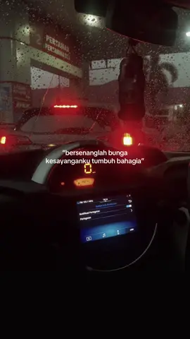 I'm here waiting for you while others are waiting for me, tapi walau sekarang bukan aku yang menemani perjalananmu,doa