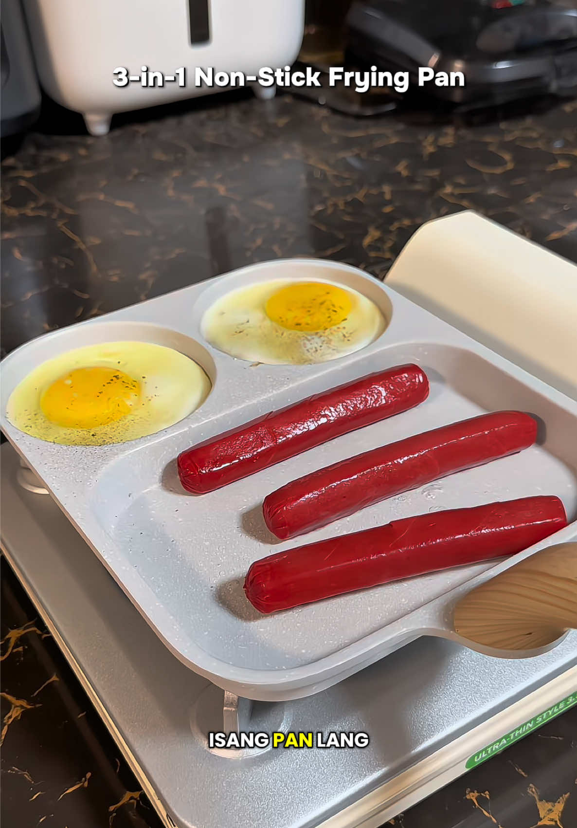 Ang ganda gamitin ng ganito kasi non-stick na yung frying pan na ‘to tapos mapapabilis pa yung pagluluto mo dito kasi may partition na sya kaya pwede magluto ng iba’t ibang pagkain nang sabay sabay. ☺️ #3in1 #nonstick #frying #pan #nonstickpan  