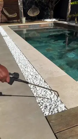 Feel good satisfaction by the pool. Double the splash in France 💦💦#easihold #asmr #asmrsounds #satisfying 