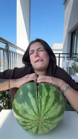 Bu karpuz sevdasına bi son vermeliyim artık rüyalarıma giriyo 🍉  #komedi #hamile #komikvideolar #komik #karıkoca 