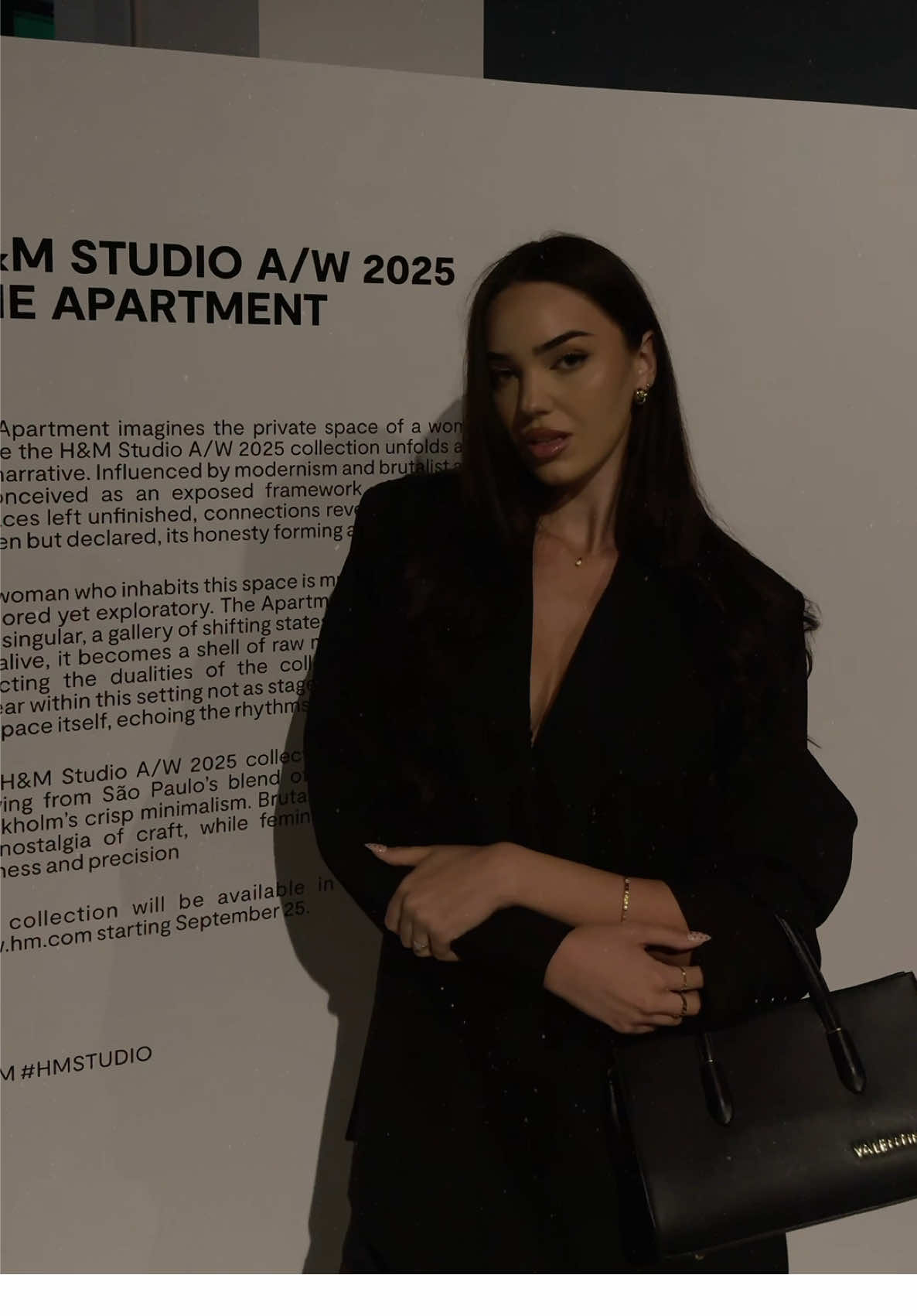 Last night we’ve been invited to have an exclusive first look at the H&M STUDIO AW2025 COLLECTION.  And we’ve loved it. Every. Single. Piece. Of. It. 🖤