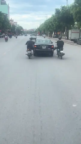 Cứ bon bon thế thôi 😂😂