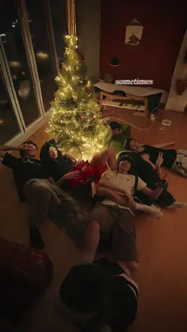 Nằm đè lên nhau trông iu vc#cortis 