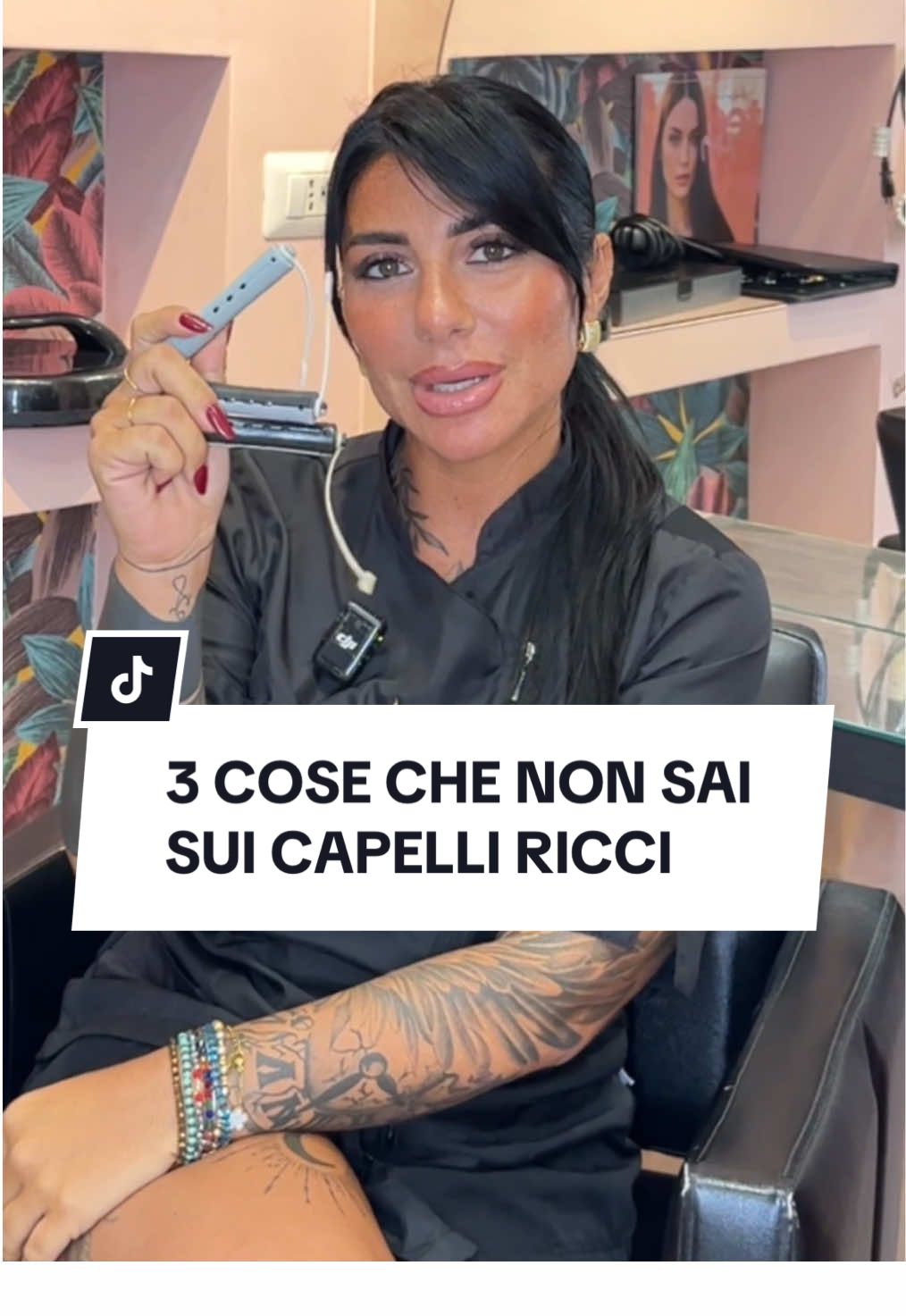 Ecco 3 cose che nessun parrucchiere ti ha detto sui capelli ricci 👀 E tu, quale di queste cose non conoscevi? 🤔 #parrucchiera #capelli #capelliricci #hairstyle #consigli 