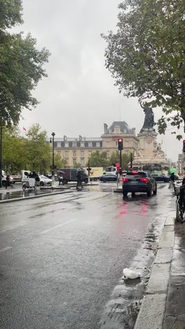 Morning rainy Paris ☔️☔️#paris #parisvibes #dailyparis 