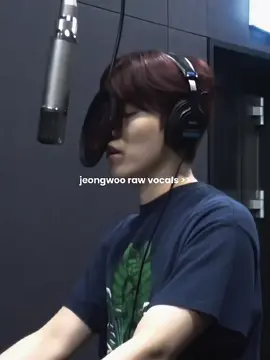 jeongwoo makan kaset kah?? #jeongwoo #treasure #fyp 