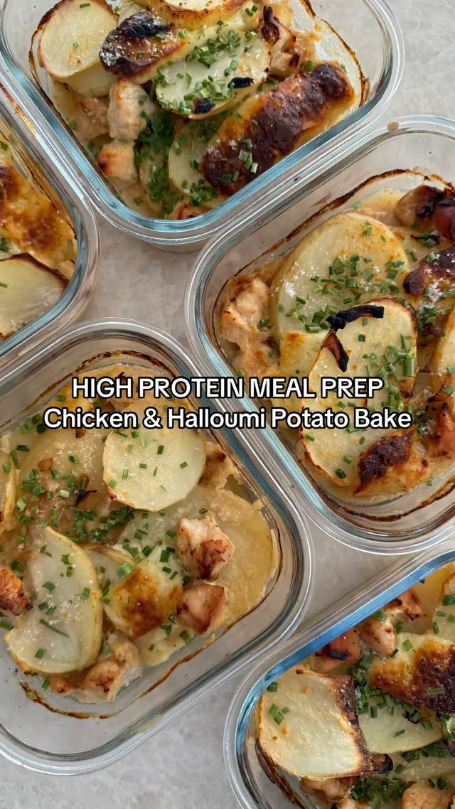 Guys name a better trio than halloumi, hot honey & potato bake… SO GOOD 🌶️🧀🥔🍯 Ingredients (serves 5): — 1 medium brown onion — 500g chicken breast  — 1kg potatoes (I used carisma potatoes) — 180g halloumi  — 250ml slow cooked chicken stock — 250g cottage cheese — 20-30g plain flour  Macros: 512 calories 51g protein  31g carbs 11g fat #highprotein #mealprep #Recipe 