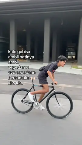 kiw kiw 🤪 #fixie #jogja #gowes #sepedaan #fyp 