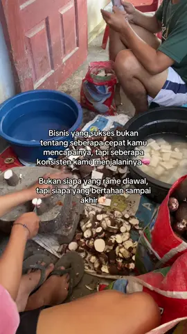 Bisnis yang sukses berasal dari komitmen dan konsisten pada saat memulai, yang penting jangan gengsi dan jangan mudah menyerah diawal, kalau ada sepi pembeli itu wajar namanya juga bisnis, Keep it up guys💪🏻🫶 #fyp #fyppppppppppppppppppppppp #pekanbaru #tapai #oleholehpekanbaru 