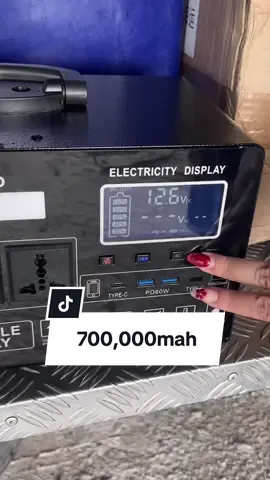 700,000 mah พาวเวอร์แบงค์ขนาดใหญ่!!! #powerbox #powerstation #เครื่องสํารองไฟ #รีวิวของดีบอกต่อ #ร้านกาแฟ 