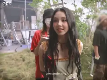 Nayeon surprised her daughter Chaengie while she was filming the MV😭 #twice #Nachaeng #mybiasline #shootmvbehind 