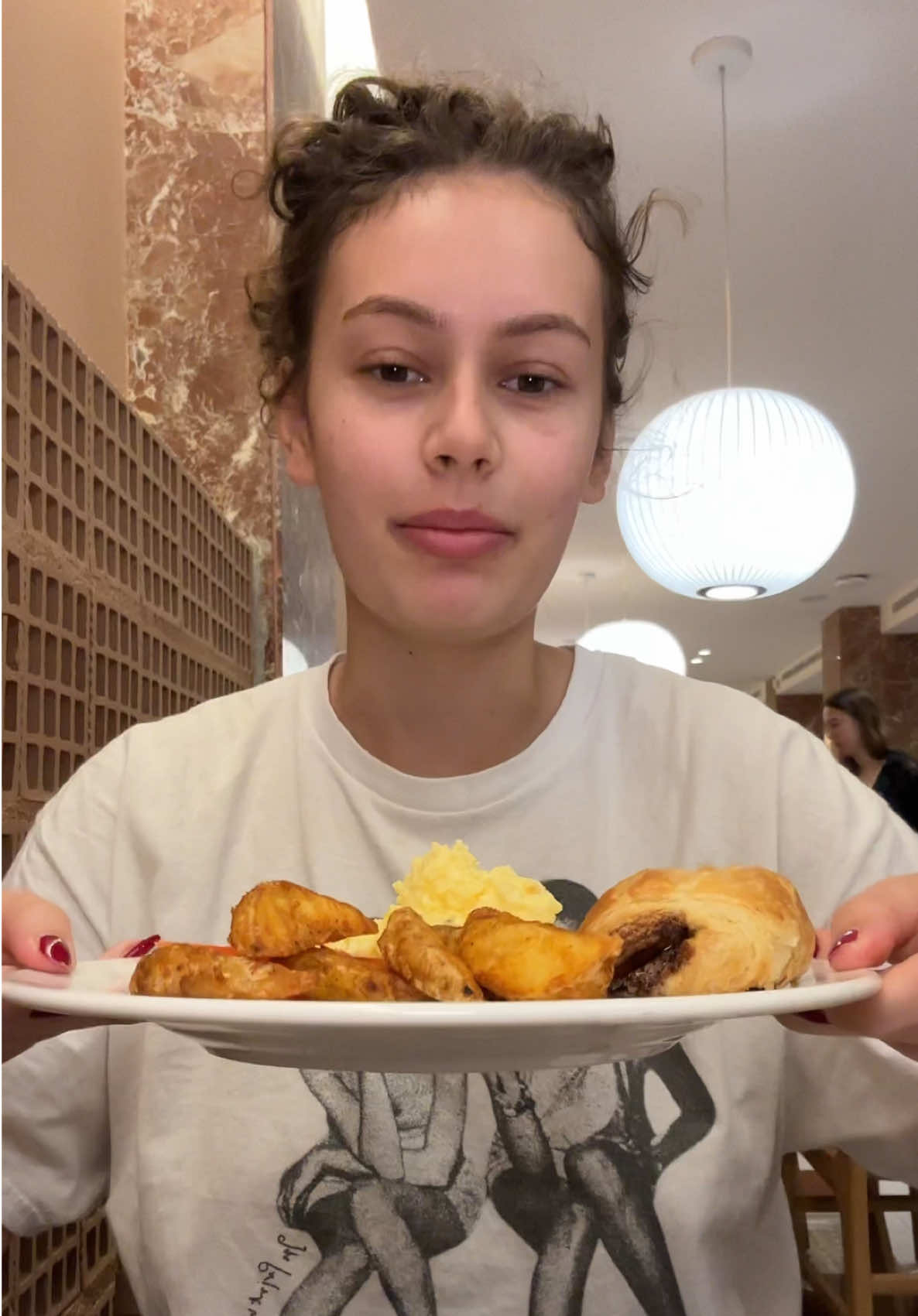 Handy ins Rührei 😤😤🤯#chayalene #mallorca #breakfast #baddie 