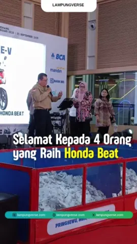 Pengundian Kupon Gebyar Undian Chandra Periode September 2025 LAMPUNGVERSE.com - Chandra Mall Lampung menggelar acara pengundian kupon Gebyar Undian Chandra periode Septeber 2025 di lantai dua Chandra Tanjungkarang, Rabu (24/09/2025). Berikut identitas empat orang yang beruntung mendapatkan eempat unit sepeda Motor merk Honda Beat,Gebyar Undian Chandra. Tim Redaksi Lampungverse.com meminta maaf atas ketidaknyamanan penonton karena siaran langsung atau Live Tiktok tadi tidak tuntas karena ada kesalahan teknis. 🙏🙂 #chandra  #gebyarundianchandra  #tiktoklampung  #tiktokberita  #bandarlampung 