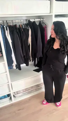 ✨ Halara Try-On Haul 🖤 ✨ Heute zeige ich euch meine neuen Outfits von @Halara Damenmode  Bequem, stylisch und perfekt für jeden Tag! 🛍️ Produkte im Video: 	•	Hooded Longline Casual Cardigan – 02869570 	•	Ribbed Knit Casual Jumpsuit – 02785768 	•	Asymmetrischer High Neck Sweater – 02832841 	•	High Waisted Plaid Flare Pants – 02713933 	•	Softlyzero™ Crossover Leggings – 02608033 	•	V Neck Peplum Jacket – 02817869 	•	Ribbed Henley Slim Top – 02656992 	•	Halara Flex™ Freizeitjeans – 02689558  Werbung 💖 Mit meinem Code nurten0161 spart ihr 20% auf reguläre Ware. 💖 Mit nurten5off gibt es 5% extra auf reduzierte Artikel. #halara #halara_de #halaracode #halaraflex #halaraleggings  
