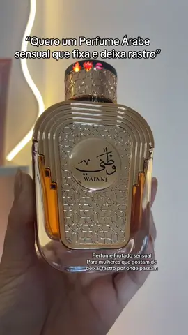 O perfume Arabe frutado que fixa no OSSOOOO Muitooo gostoso e sensual  #perfumearabe #watani #perfumefeminino #tiktokshop 