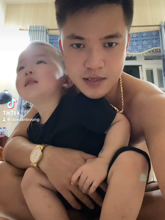 Người ta nói bố con tui giống nhau, giống thế nào được tui đẹp trai thế cơ mà...kkk#bacon #conyeu #tiktokviral #dongxoai #xuhuong #ba #contrai