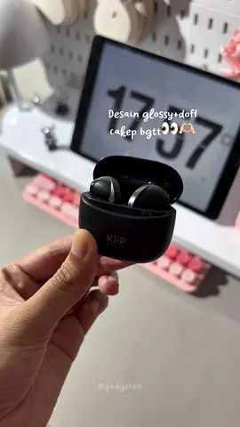 KiiP DTS 2i true wireless earphone. desain mini tapi baterainya awet bgt loh! kualitas suaranya juga mantep bgtt, jernih, ngebas. dan tentunya nyaman bgt dipake ga bikin telinga sakit kalo dipake lama2🤩 #kiipdts2i #tws #kiipwireless #earphones 