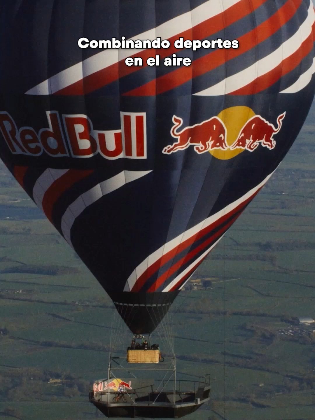Llevamos la acción a las alturas 😏 #RedBull #TeDaAaalas