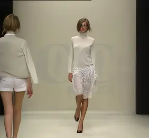 #giselebundchen for Prada, Spring/Summer 2000 #topmodel #SuperModel #fashion #แฟชั่น 