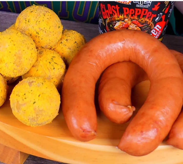 Ghost pepper ramen with kielbasa chicken mukbang! #asmr #food #FoodLover #koreanfood 
