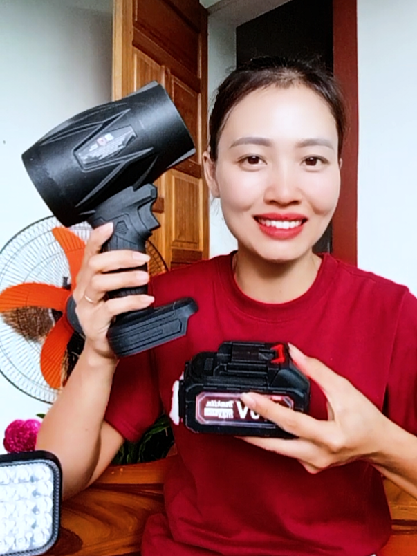 máy thổi phản lực cầm tay anh chị em mình muốn dọn dẹp vệ sinh nhanh chóng hơn thì có thể tham khảo nha#maythoiphanluc #maythoibui #maythoibuicamtay #_phamha2 