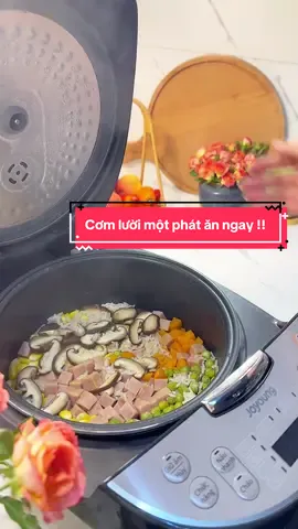 Một ngày mưa tự nhiên thấy lười thì mình lôi ngay nồi cơm điện tử Joyoung JRC-7130 một thoáng là có ngay bữa cơm trọn vị !!  #joyoungvietnam #EnjoyBeingHealthy #HappyBirthdayJoyoung #noicomdien 