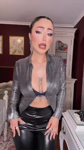 داره در میزنه ای وای چه بد شد🙀🫦🤦🏻‍♀️ #تیک_تاک_ایرانی #دخترایرانی #غریبه  #اکسپلور 