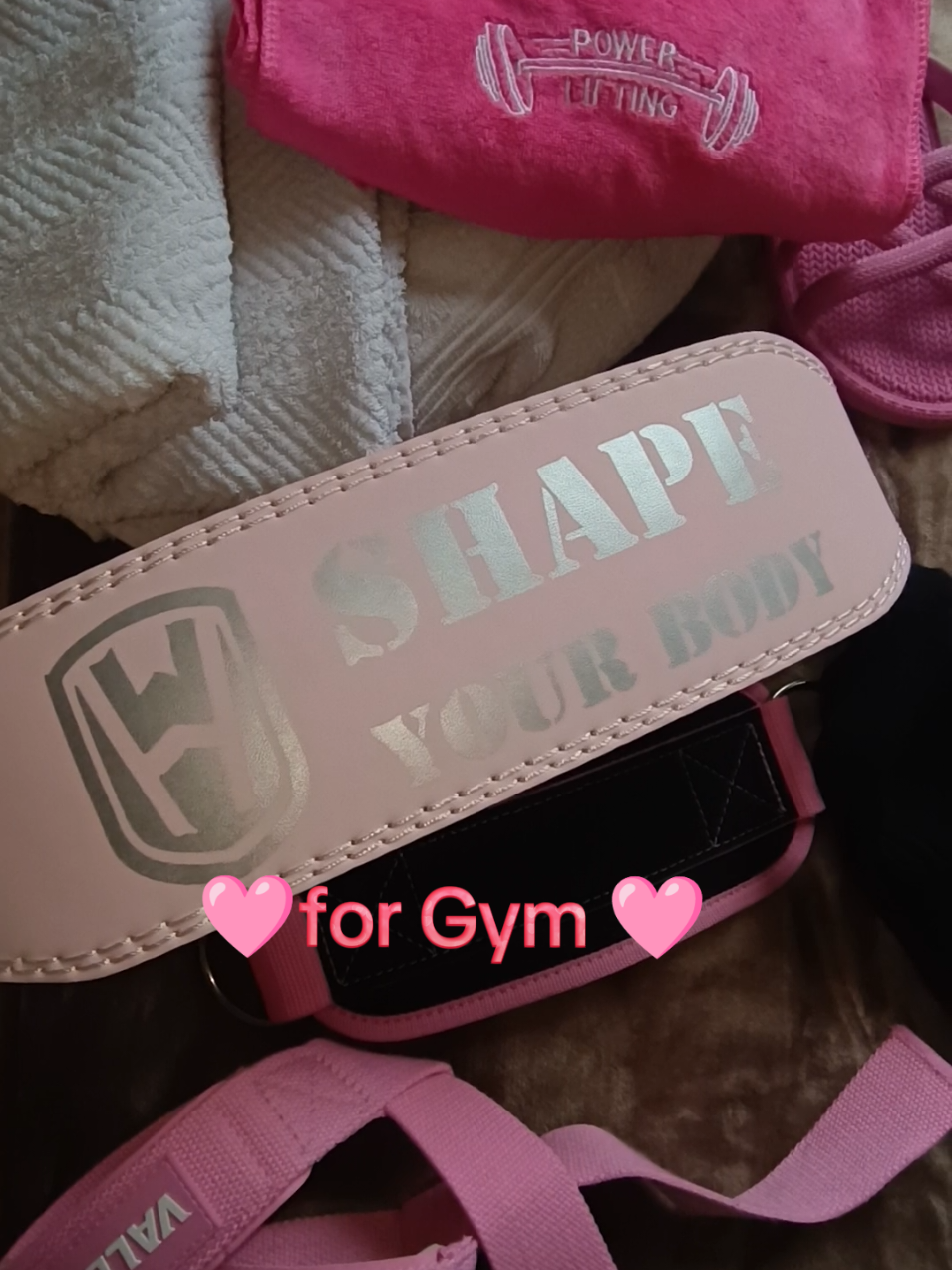 Outfitcheck before the sweat check. 🙂‍↕️🥵 #GRWM #GymFit #GymStyle #FitCheck #WorkoutOOTD 