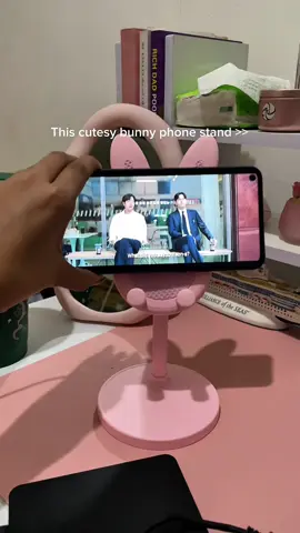 Super cutesy nito! #pinkphonestand #phonestand #cutephonestand #phoneholder