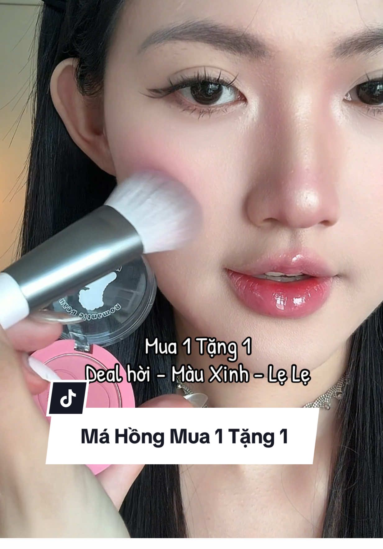Đang có deal mua 1 tặng 1 má hồng hẳn hoi nhaaa, nhanh tay khum là hết deal #romanticbeauty #phanmahong #mahongxinh #makeup #mua1tang1 