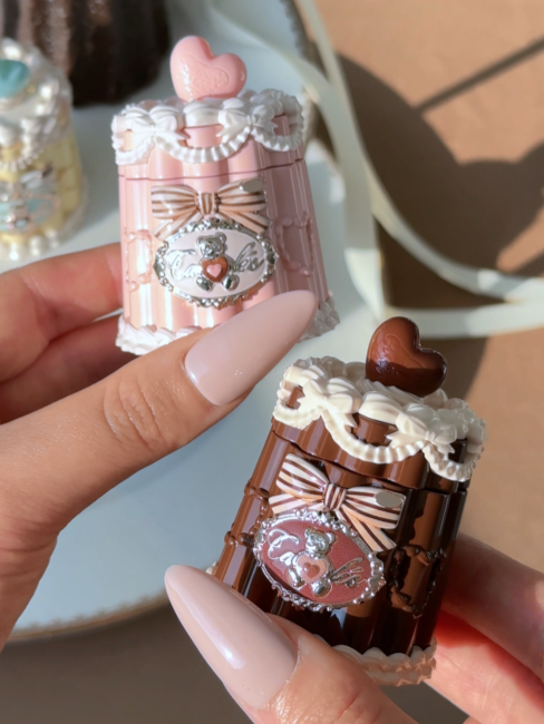 That glossy finish is like the crystal clear icing on a perfect canelé. So juicy! 😋🍮✨#flowerknows#sweetiebear#sweetiebearcollection#makeup#lipjelly#lipgloss#lipproducts#swatches#cannelés#aestheticmakeup#cutepackaging