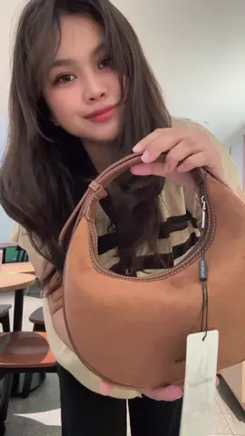 3inone bag cakep banget bisa jadi apa aja #bostanten #moonbag #tassuede 