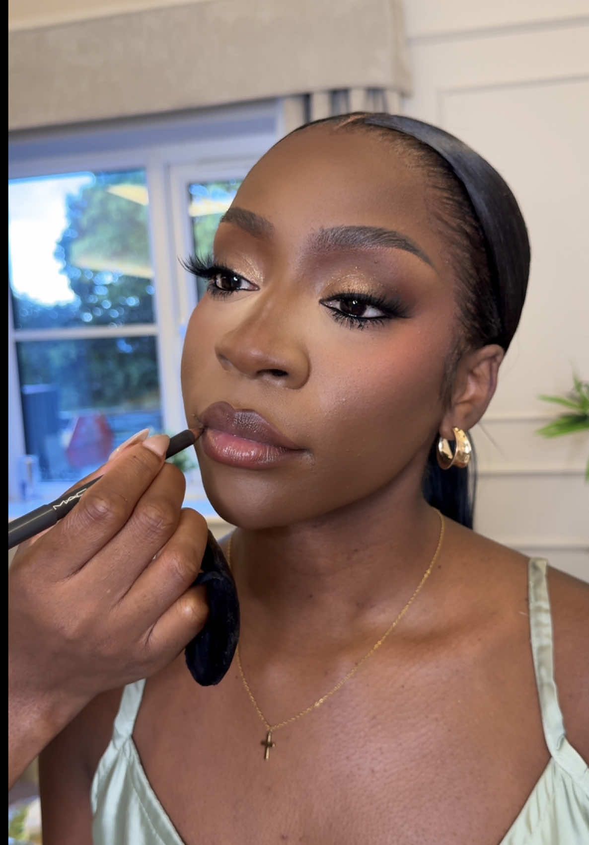 Early morning glamming session… Skin prep: @DALBA White Truffle First Spray Serum @Boots UK Vitamin C Brightening Cream @EmbryolisseUK Lait-Crème Concentré Moisturiser @DanessaMyricksBeauty Blurring Balm  Eyebrows: @nyxcosmetics_uk Clear Brow Glue &  Eyeshadow: @Juvia’s Place  Eyeliner: @MaybellineUK  Mascara: @L'Oréal Paris UK  Foundation: @Lancôme  Concealer: @Hourglass Cosmetics & @elfcosmetics  Liquid Blush: @elfcosmetics  Powder Blush: @juviasplace  Setting powder: @Laura Mercier  Pressed powder: @Fenty Beauty Fenty Pro Filt’r Soft Matte Powder Foundation Finishing Powder: @Charlotte Tilbury  Bronzer - @juviasplace bronzed duo  Fixing spray: @ONE SIZE BEAUTY & @charlottetilbury  #makeup #softglam #makeuptutorial #manchestermakeupartist #makeupvideos 