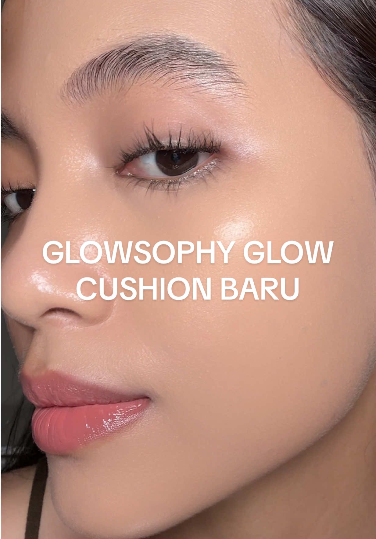 kalo katanya “bagus ga harus mahal” nah ini salah satu cushion yang punya definisi itu menurutku. claim glowynya menurut aku pas banget sih ga lebay sama sekali, coveragenya juga masih sama tingginya kaya yg sebelumnya. #cushion #makeup #makeuptips #glowcushionglowsophy 