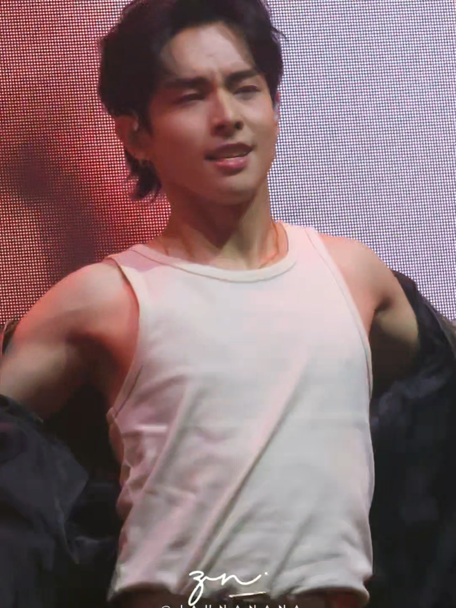 nanood ba ako ng concert kung wala akong mana justin fancam :( #SB19日本ログ  @SB19 Official #SB19 #SimulaAtWakas #SaWWorldTourTokyo @justin #sb19_justin 