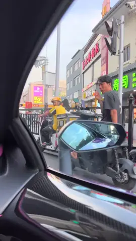Tôi phải cố gắng làm tốt, nếu không tôi sẽ cảm thấy tiếc nuối cho những năm tháng bất mãn này #lamborghini 