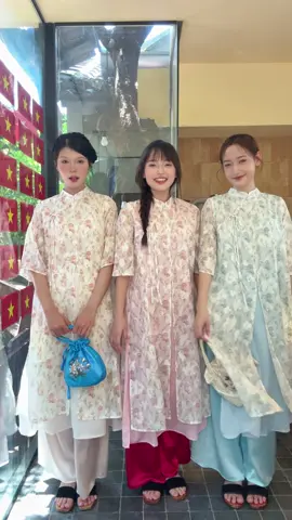 Mấy cổ vuii vì chọn được elm Áo dài tứ thân cách tân ưng ý 💁‍♀️  Áo dài tứ thân Bích Hồ raa mắt vào ngày 26.9 nah ~~ See yahhh 🧧🧧  #chupanhtet #trending #viralvideo #OOTD #aodaitet  