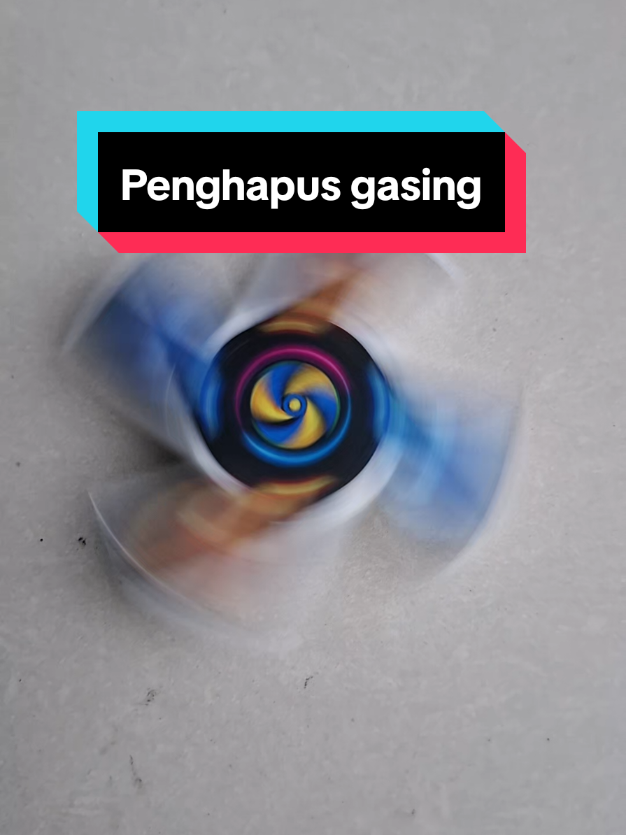 2409 Mainan anak2 kekinian nih saat ini. lagi rame bgt penghapus gasing yaaa. nah kalo beli ini ada stiker mata kyk gini yaa. beda dari yg lain.  #penghapusgasing #pemadamgasing #gasing #mainanviral #mainananak 