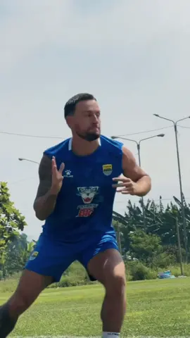 Capt Marck Klok kembali latihan setelah mengalami Cidera pada pertandingan melawan Lion City Sailors , Ayoo Capt✊🏻💙 #marcklok #WeArePERSIB #bobotoh #fypage 