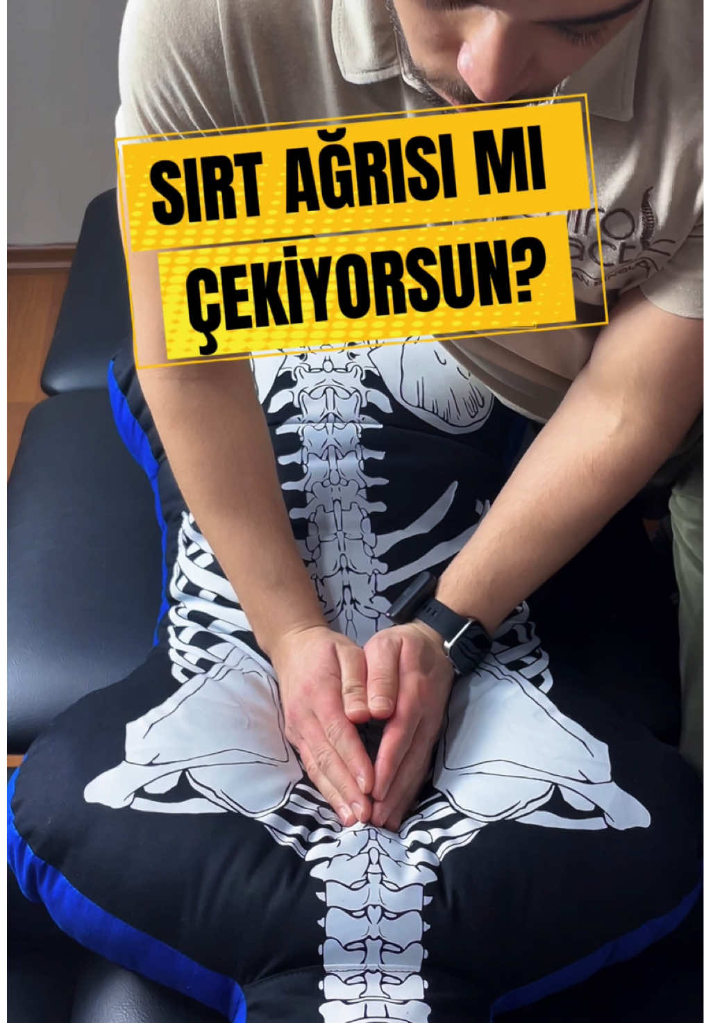 📌 Orta Sırt Bölgesi Kayropraktik Manipülasyon | Mid-Thoracic Adjustment 🦴 Omurganızdaki eklemler doğru çalışıyor mu? ✅ Kayropraktik uygulamalar sayesinde eklem hareketliliğini artırabilir, boyun, sırt ve bel ağrılarınızı hafifletebilirsiniz! ➡️ Omurga sağlığınız yaşam kalitenizi doğrudan etkiler. Kayropraktik uygulamalar postürünüzü iyileştirir, kas-iskelet sisteminizi destekler ve ağrılarınızı azaltır. ⚠️ Bu uygulamalar uzmanlık gerektirir. Yanlış uygulandığında dokulara zarar verebilir. Bu nedenle yalnızca bu alanda eğitim almış uzmanlar tarafından, kişiye özel klinik değerlendirme sonrası yapılmalıdır. 👉 Paylaşımlarımı farkındalık oluşturmak ve bu alanın önemine dikkat çekmek amacıyla hazırlamışımdır. 💬 Randevu ve ücretsiz ön görüşme için DM’den ya da ☎️ 0542 767 53 75 üzerinden bize ulaşabilirsiniz. 🔎 Daha fazla içerik için beni takip edebilirsiniz! . . . #kayropraktik #omurga #sırt #boyun #fizyoterapi      